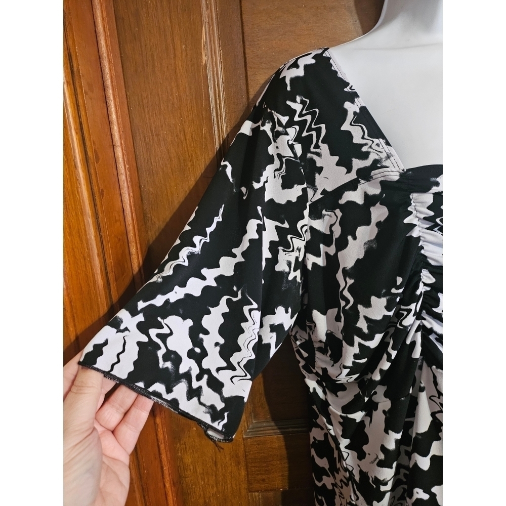 Susan Laurence Woman Black and White Patterned Top - Picture 6 of 8